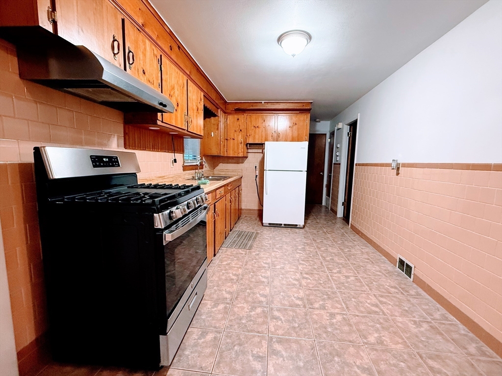 41 Andover Street Worcester, MA 01606 - Photo 5 of 9