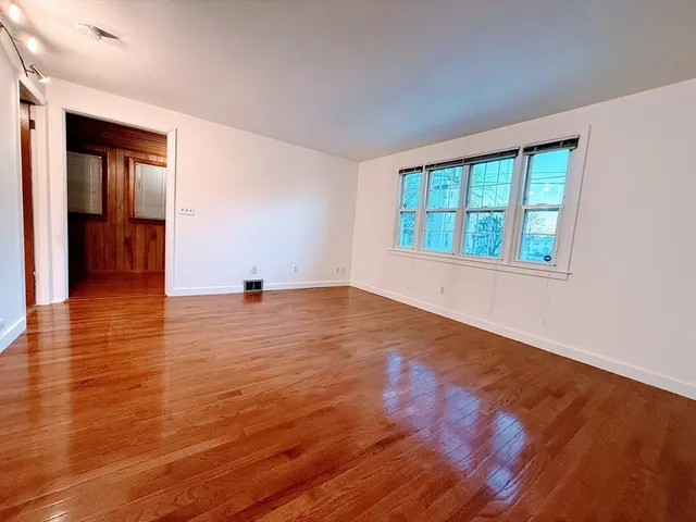 $2,600 | 41 Andover Street, Worcester, MA 01606