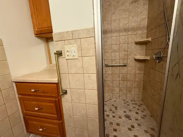 $2,600 | 41 Andover Street, Worcester, MA 01606