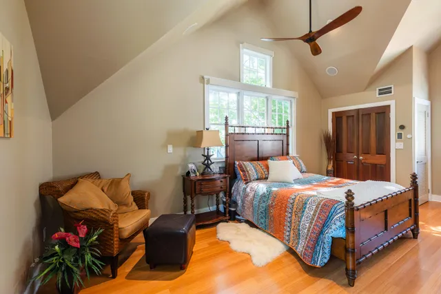 a view of a house with backyard and trees