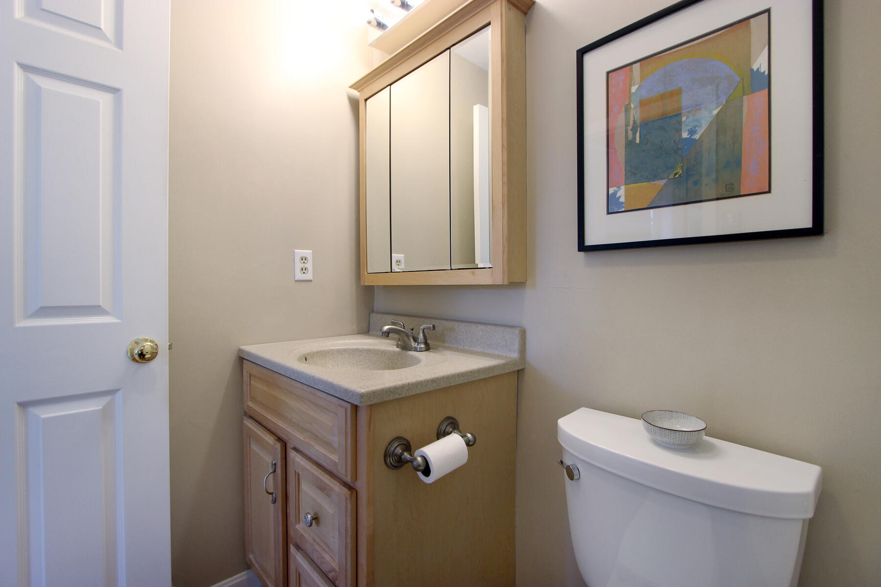 33 West Road, Unit 2D Orleans, MA 02653 - Photo 20 of 27 2nd Fl Bathroom