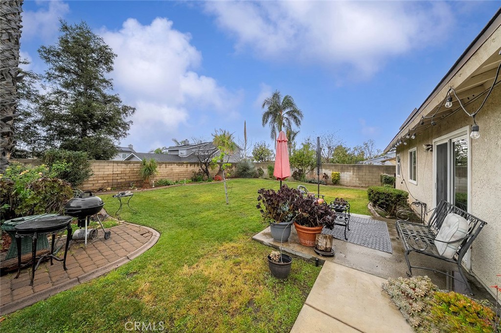 15465 Raymond Avenue Fontana, CA 92336 - Photo 21 of 27 a view of a backyard with sitting area