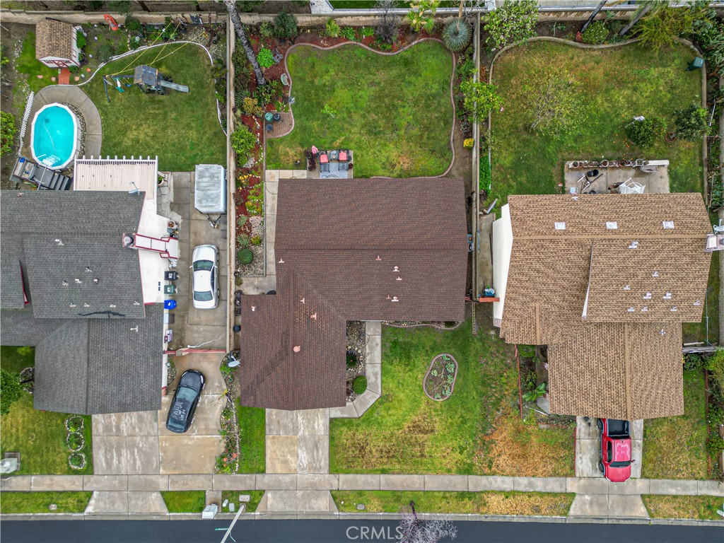 15465 Raymond Avenue Fontana, CA 92336 - Photo 26 of 27 an aerial view of houses with yard