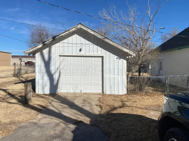 $45,000 | 403 Oak Street, Higgins, TX 79046