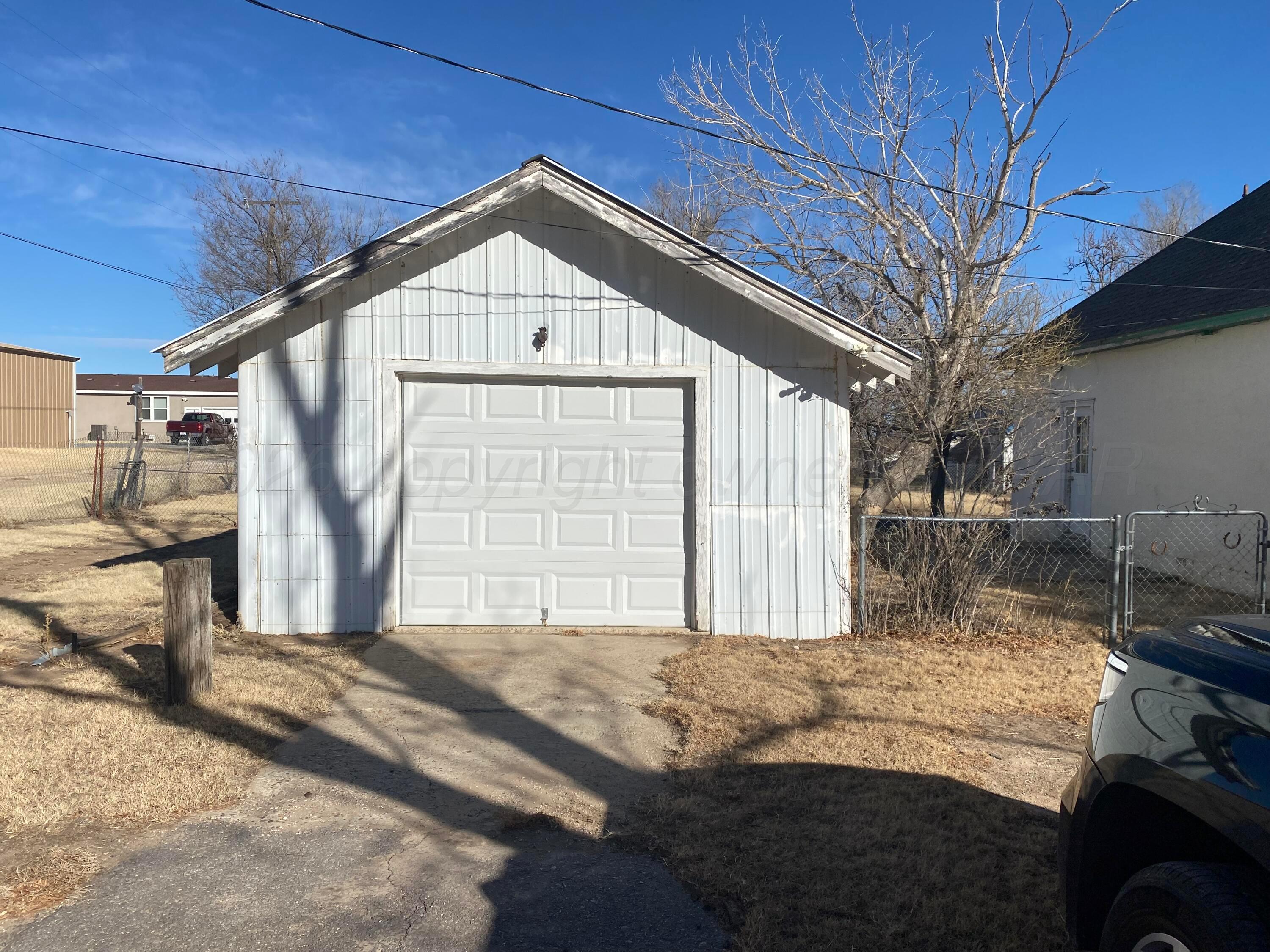 403 Oak Street Higgins, TX 79046 - Photo 2 of 7 IMG_7987