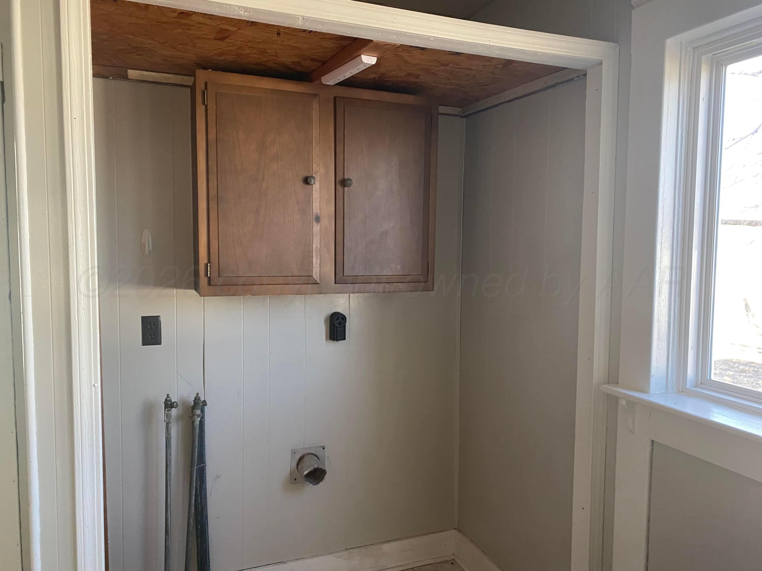 403 Oak Street Higgins, TX 79046 - Photo 4 of 7 IMG_7990