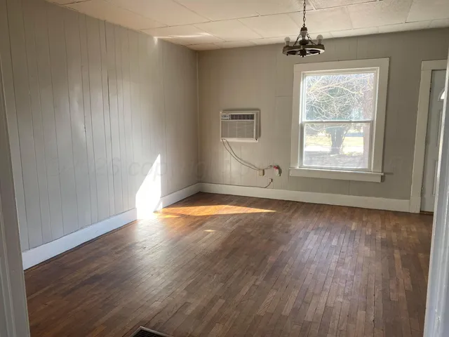 $45,000 | 403 Oak Street, Higgins, TX 79046