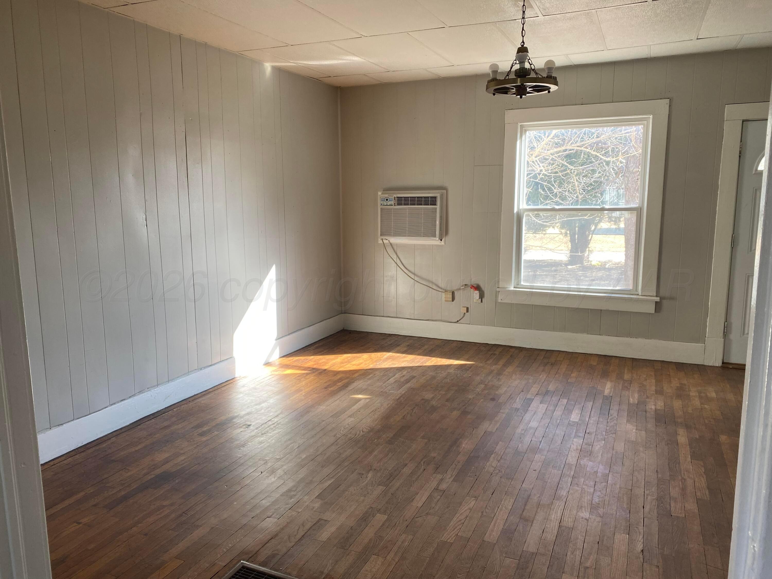 403 Oak Street Higgins, TX 79046 - Photo 5 of 7 IMG_7991