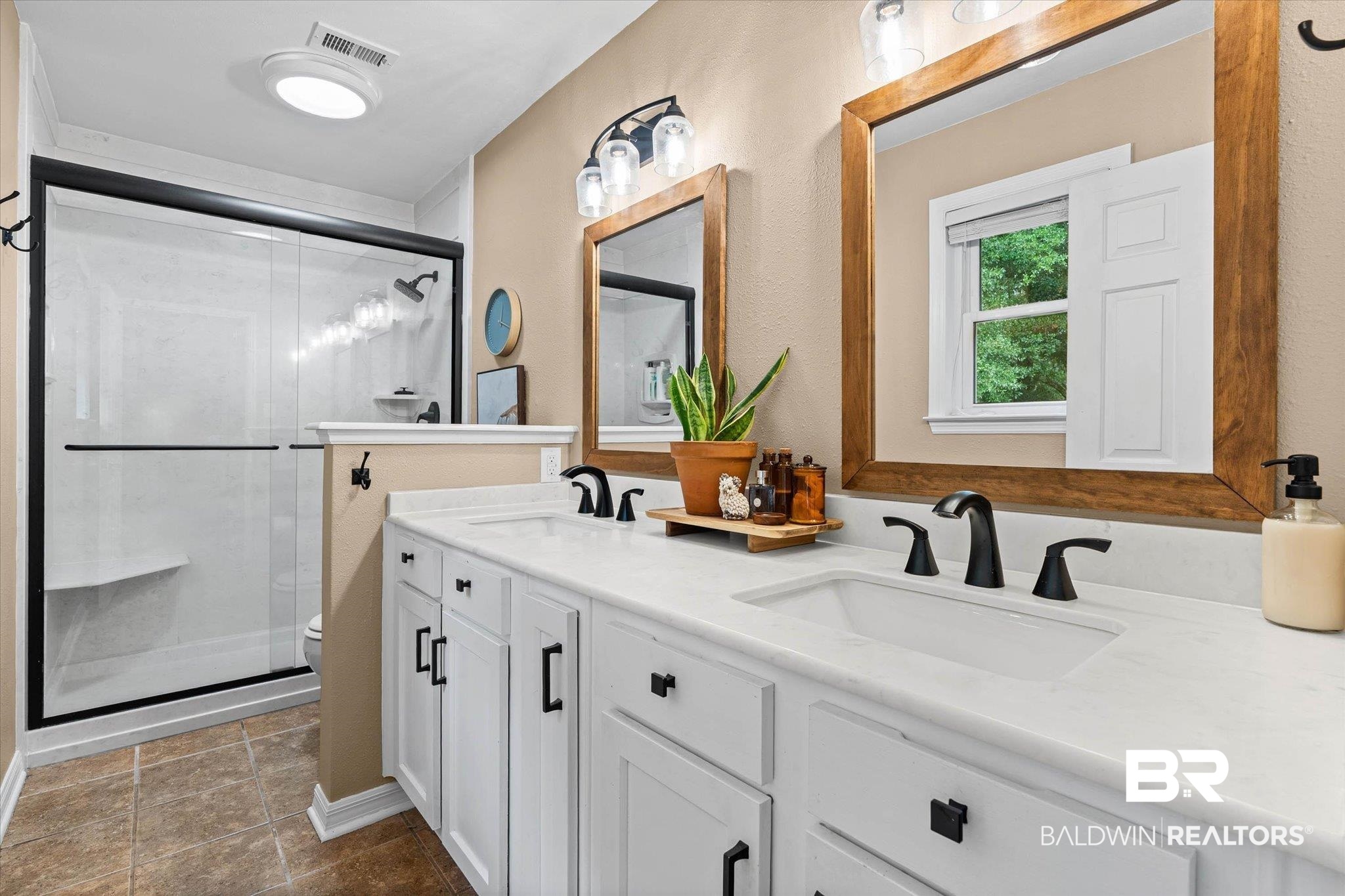 6501 Gas Light Lane South Mobile, AL 36695 - Photo 13 of 23 Bathroom