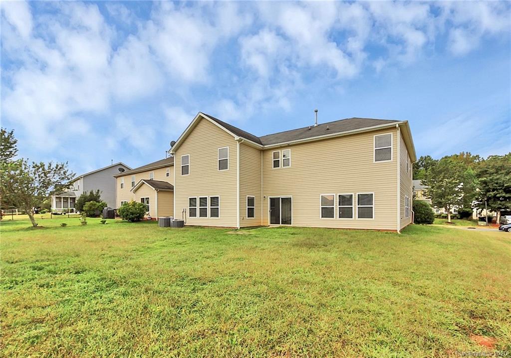 9522 Seamill Road Charlotte, NC 28278 - Photo 41 of 43 a front view of a house with a garden