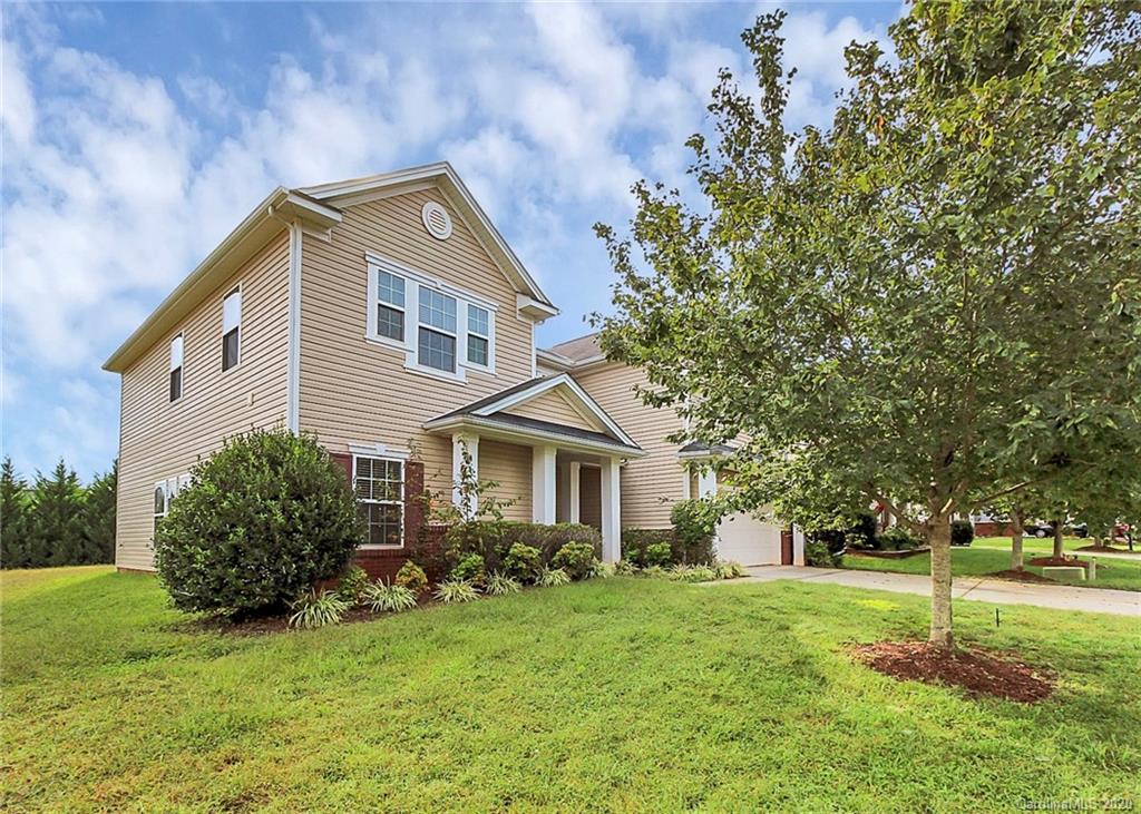 9522 Seamill Road Charlotte, NC 28278 - Photo 43 of 43 a front view of a house with a yard