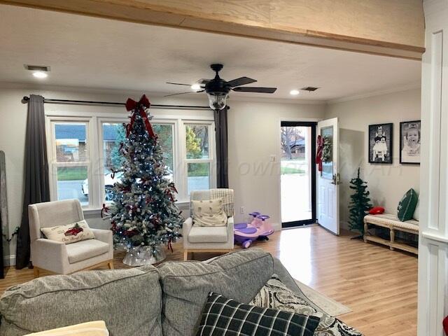 619 South Indiana Street Perryton, TX 79070 - Photo 14 of 28 Den to Living Room