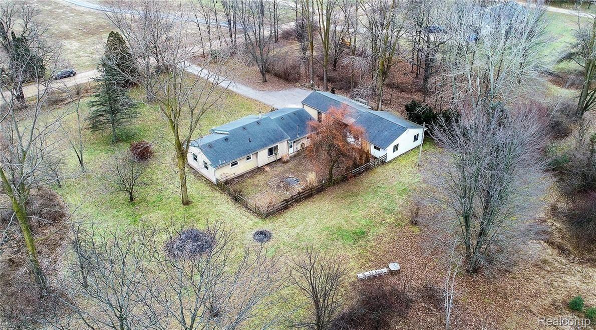 7685 North Robb Road Fowlerville, MI 48836 - Photo 34 of 38 DJI_0621-crop.jpg