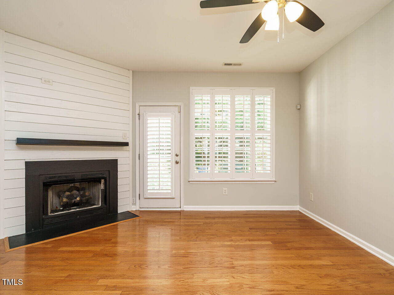 7646 Winners Edge Street Raleigh, NC 27617 - Photo 12 of 30 012-1280x960-living-room