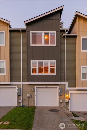 $438,900 | 17533 110th Avenue East, Unit C, Puyallup, WA 98374