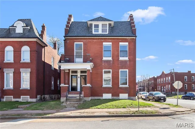 $319,900 | 2856 Wyoming Street, St. Louis, MO 63118