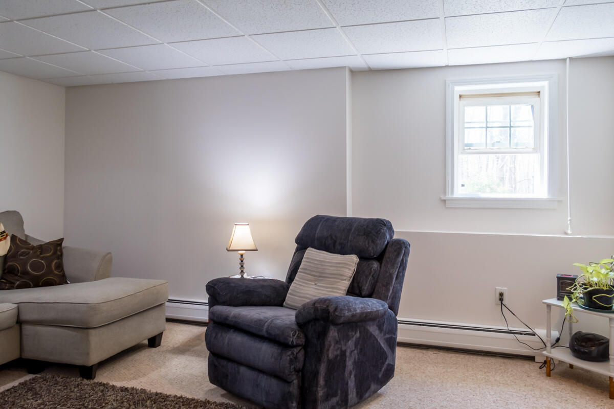 10 Radley Road Freeport, ME 04032 - Photo 36 of 44 36-3rd bedroom (3 of 3)