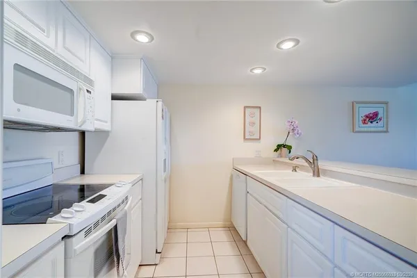 $7,000 | 5593 Northeast Gulfstream Way, Jensen Beach, FL 34957