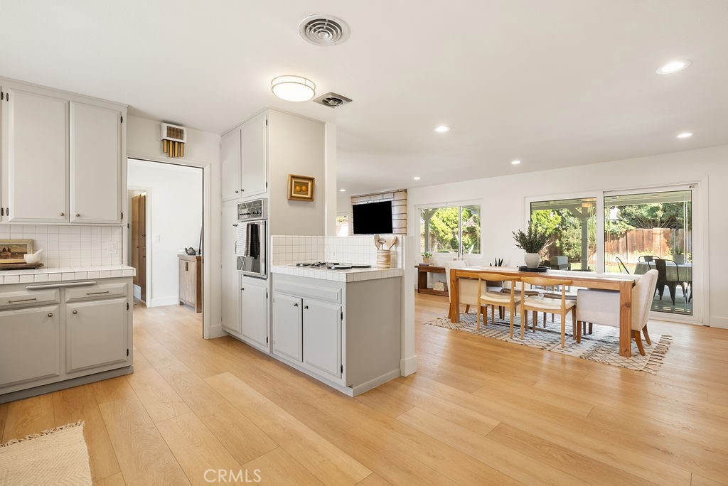 14012 Lambeth Way Tustin, CA 92780 - Photo 8 of 36