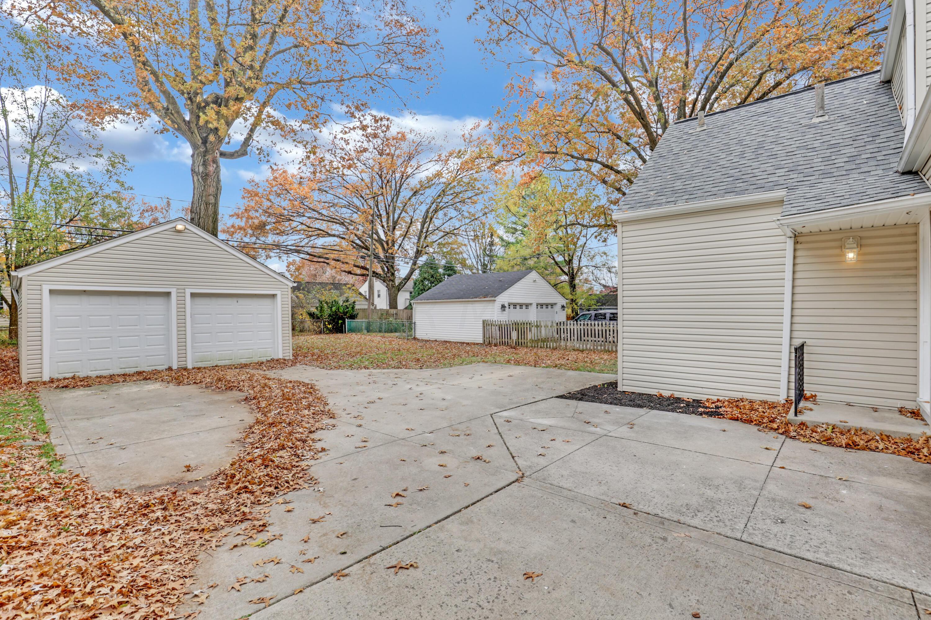 451 Acton Road Columbus, OH 43214 - Photo 38 of 42 Oversized Garage