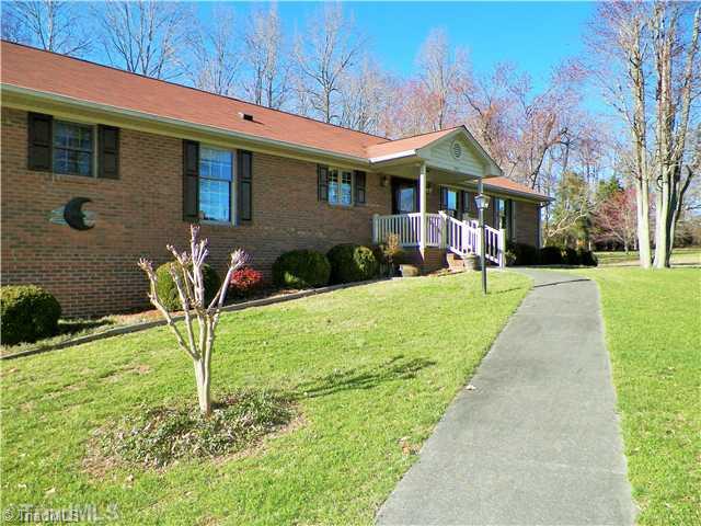 595 Ridgeway Lane Lexington, NC 27295 - Photo 2 of 16 Yard/Garden.