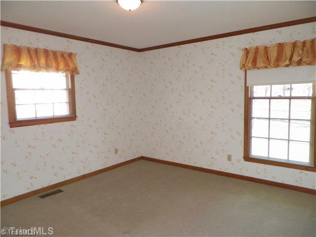 595 Ridgeway Lane Lexington, NC 27295 - Photo 12 of 16 3rd Bedroom.