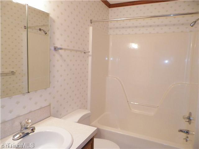 595 Ridgeway Lane Lexington, NC 27295 - Photo 13 of 16 Bath.