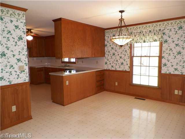 595 Ridgeway Lane Lexington, NC 27295 - Photo 5 of 16 Breakfast.