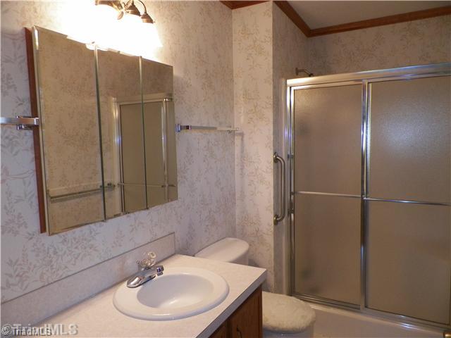 595 Ridgeway Lane Lexington, NC 27295 - Photo 8 of 16 Master Bath/Spa.