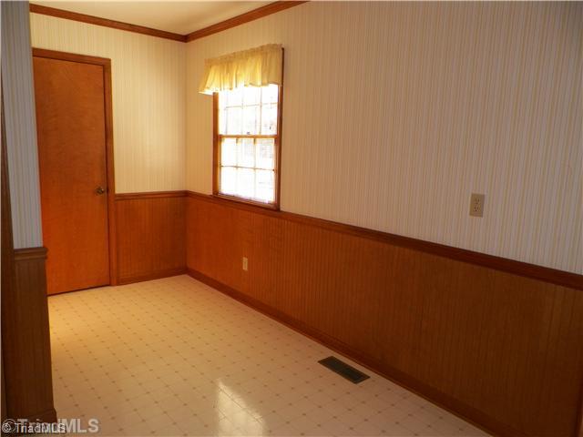 595 Ridgeway Lane Lexington, NC 27295 - Photo 10 of 16 Sewing Room.