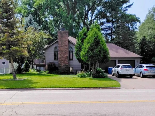 $439,900 | 2050 Hilltop Drive, Ashwaubenon, WI 54313