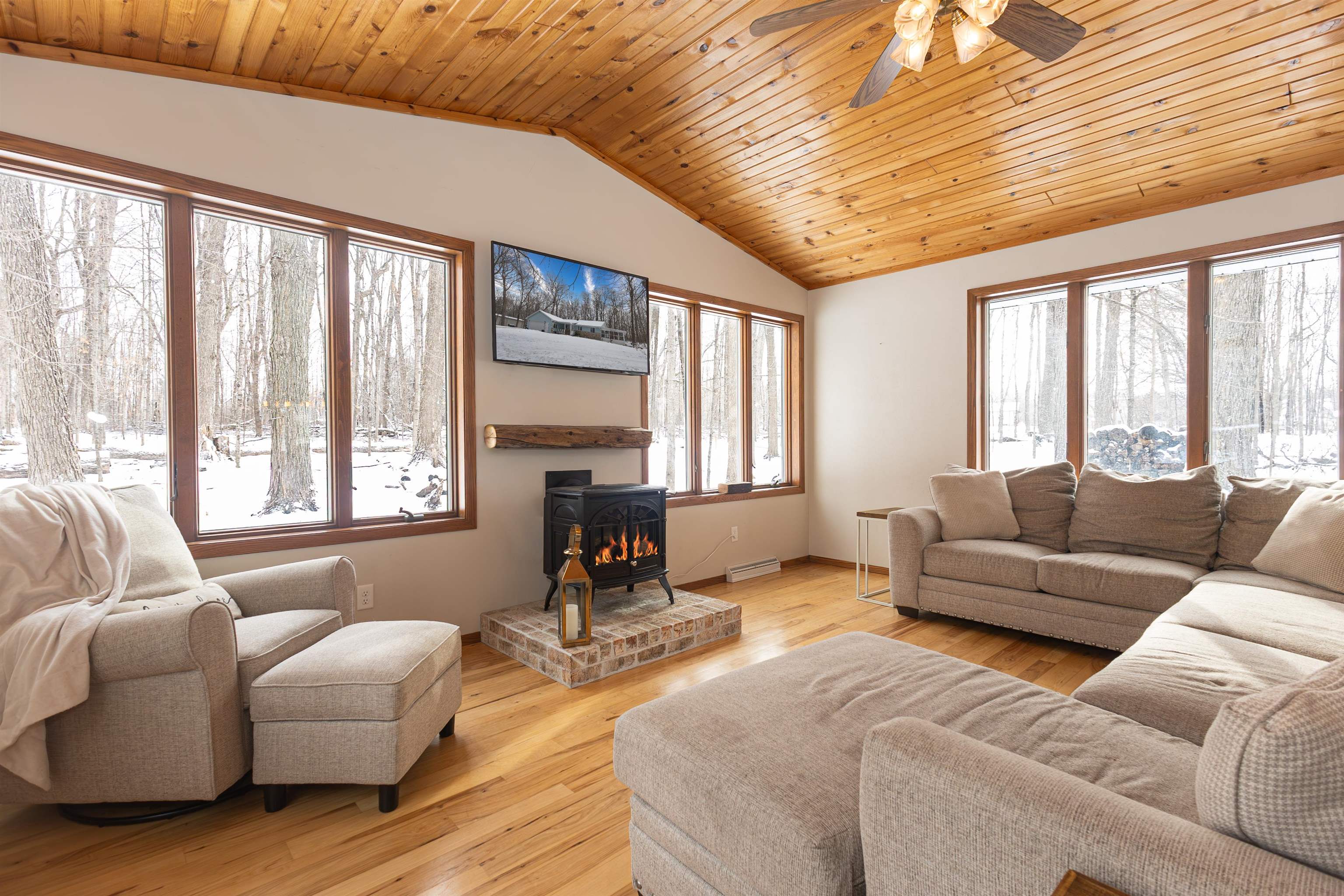 7186 Clarks Point Road Winneconne, WI 54986 - Photo 11 of 44