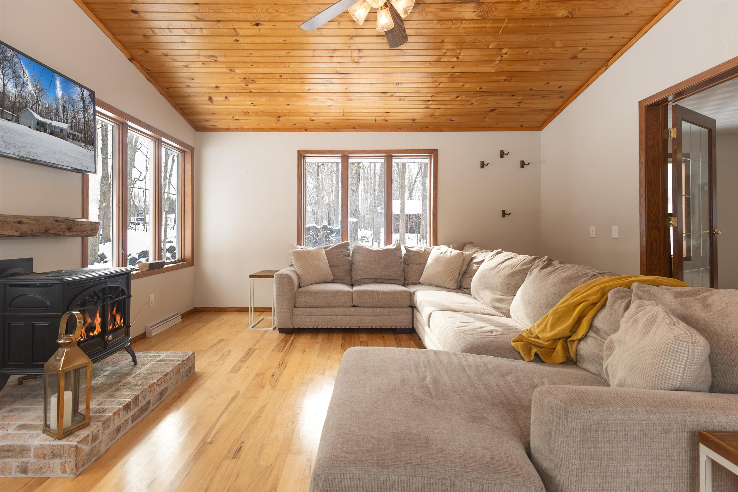 7186 Clarks Point Road Winneconne, WI 54986 - Photo 12 of 44