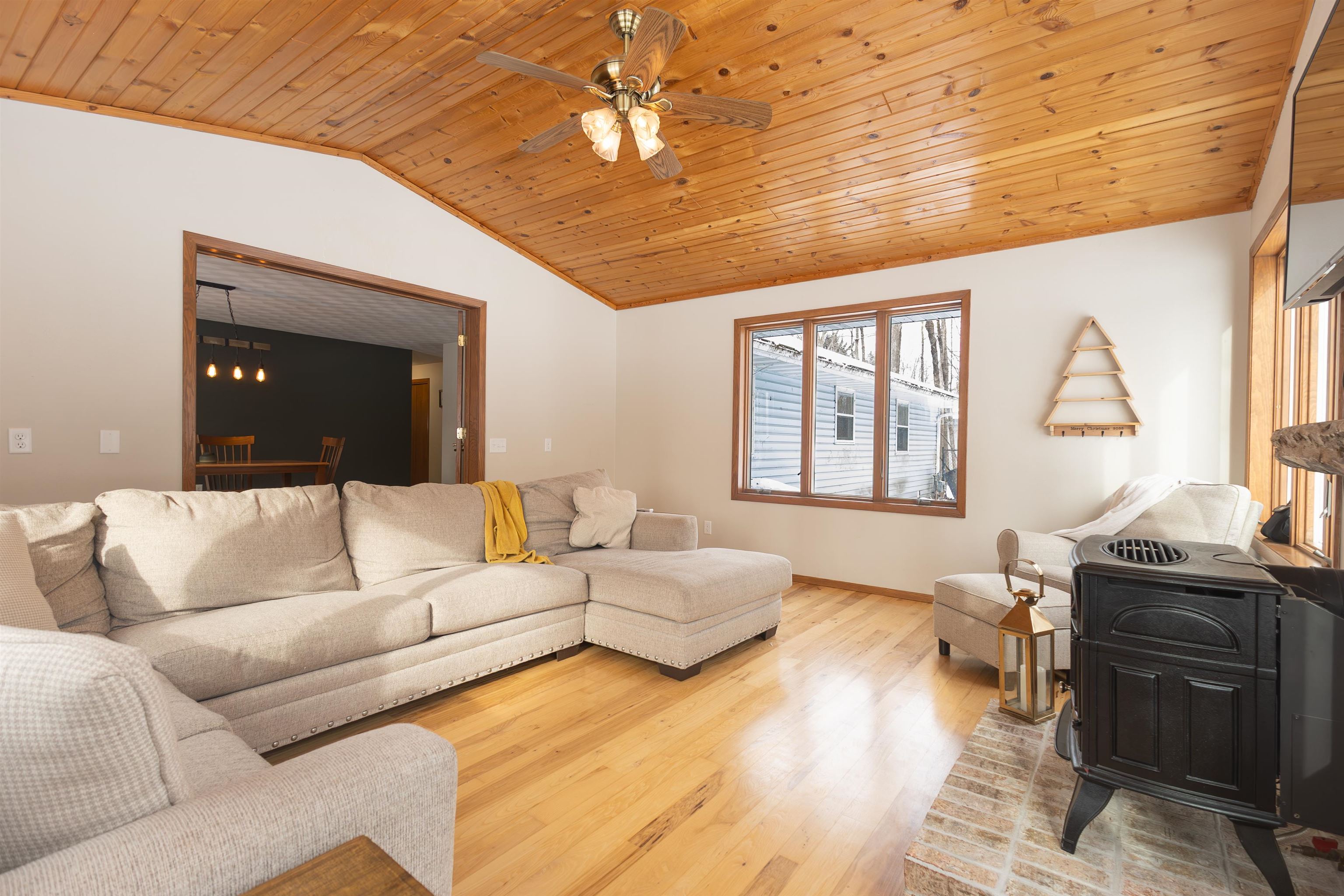 7186 Clarks Point Road Winneconne, WI 54986 - Photo 13 of 44