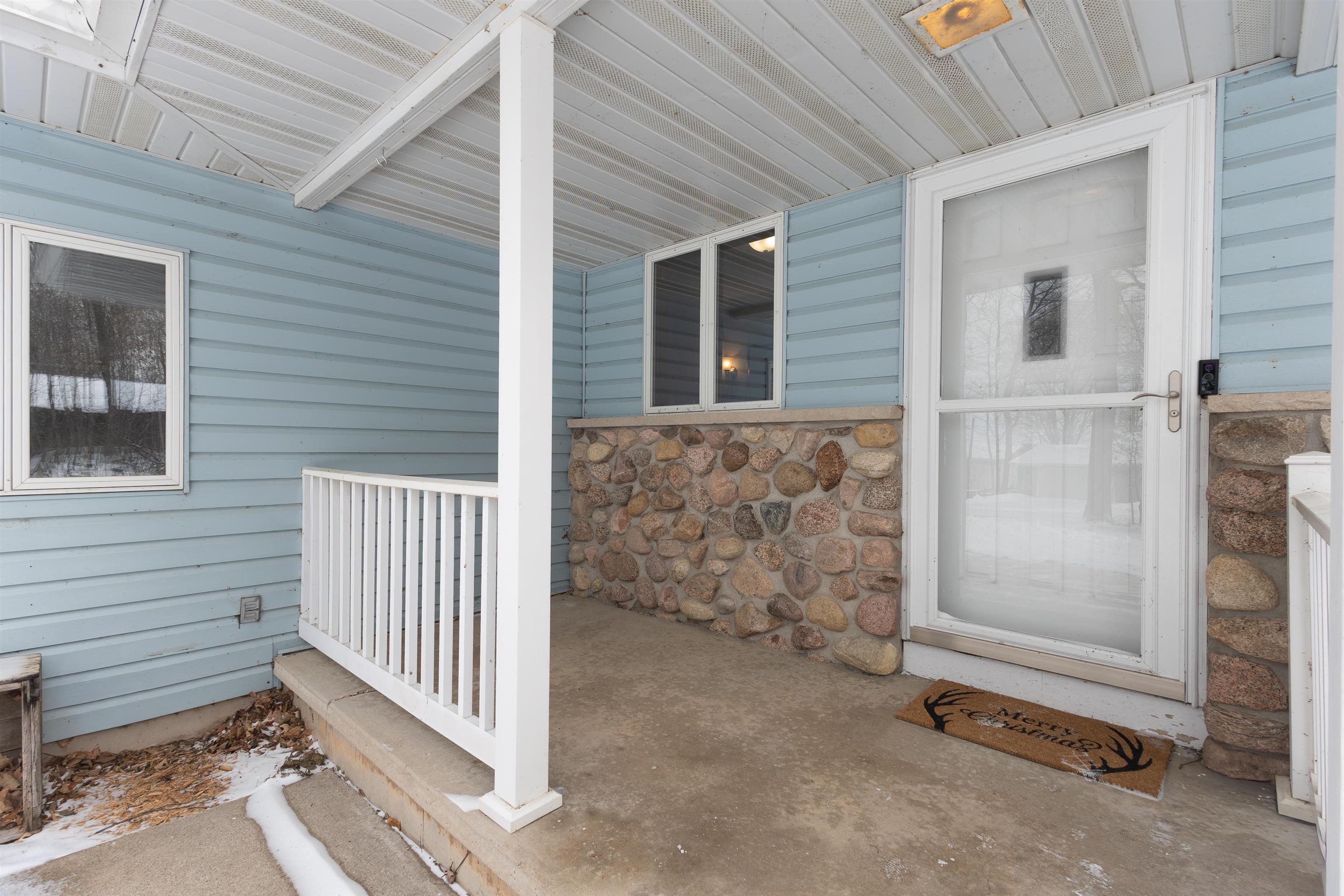 7186 Clarks Point Road Winneconne, WI 54986 - Photo 4 of 44