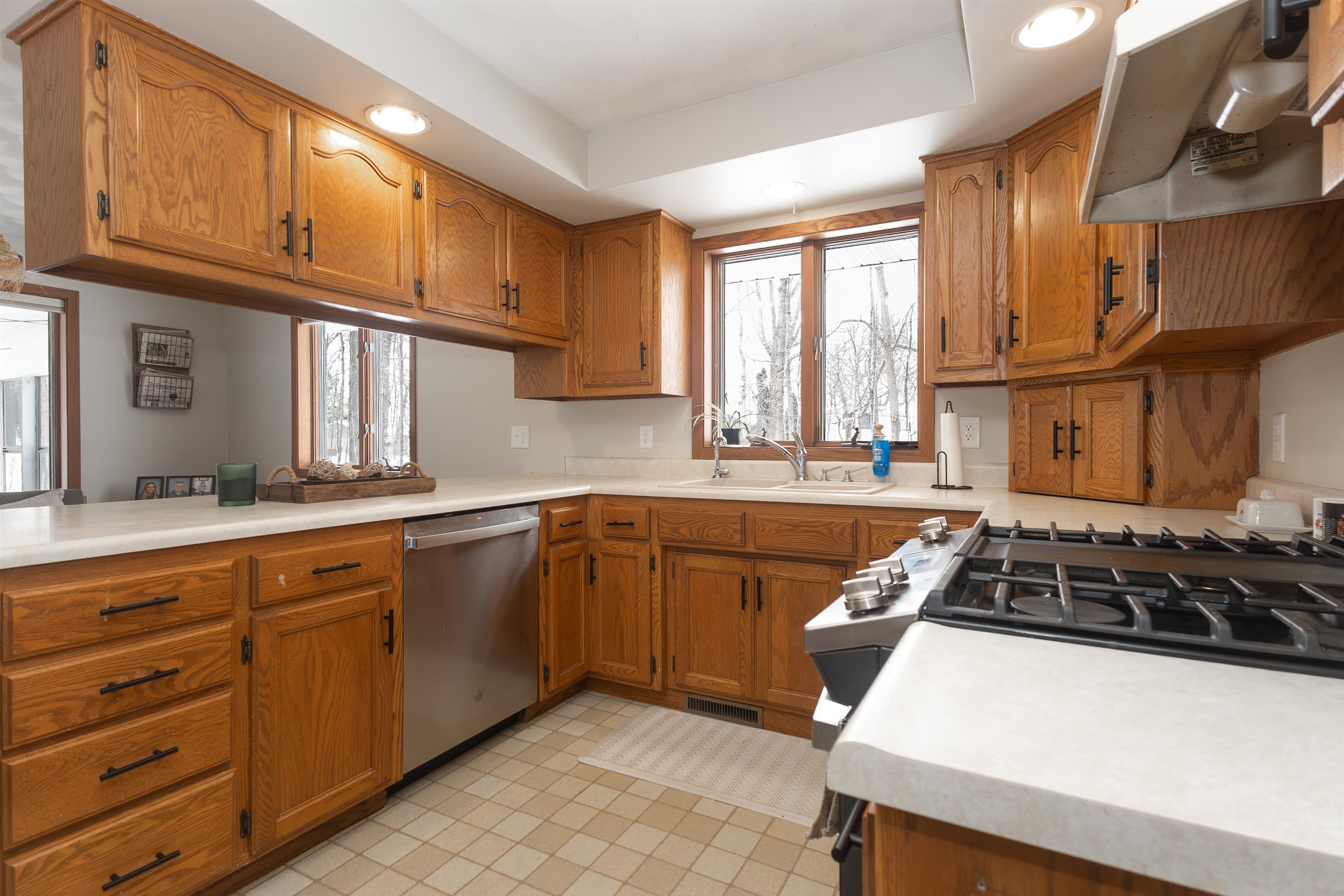 7186 Clarks Point Road Winneconne, WI 54986 - Photo 5 of 44