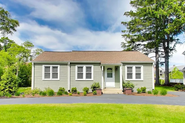 $475,000 | 2090 Greenview Road, Northbrook, IL 60062