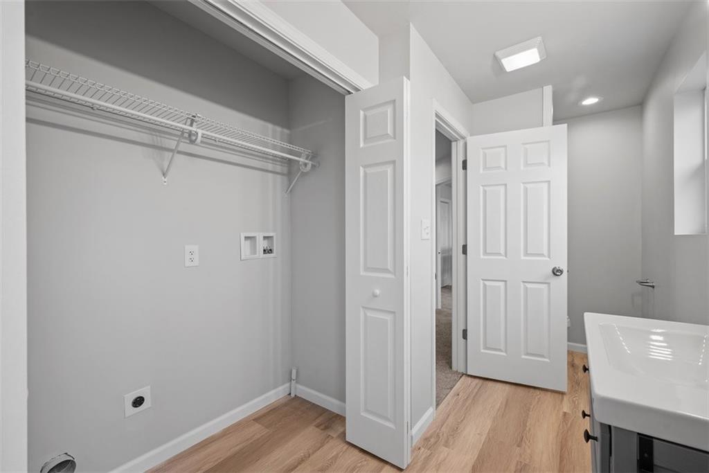 3708 Cready Hill Road Pittsburgh, PA 15236 - Photo 24 of 32 In full bath upstairs