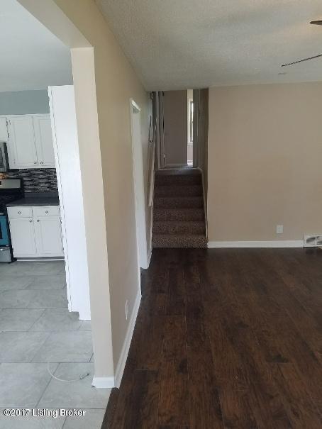 10901 Torrington Road Louisville, KY 40272 - Photo 8 of 35 TORRINGTON LR 4 AND STAIRS