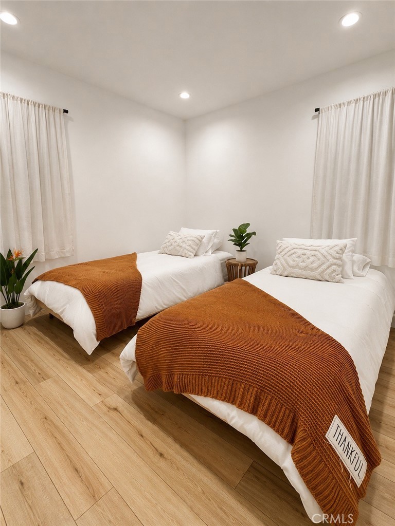 1274 South Muirfield Road Los Angeles, CA 90019 - Photo 6 of 16 Bedroom 1.
