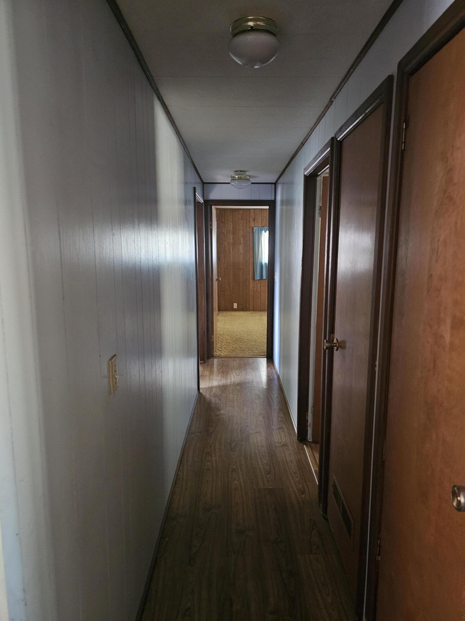 39550 Modoc Point Road Chiloquin, OR 97624 - Photo 26 of 29 Hallway