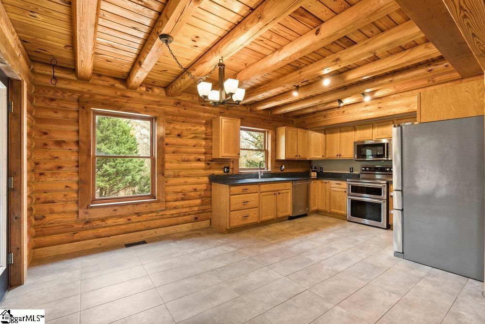 475 Cole Road Campobello, SC 29322 - Photo 11 of 48