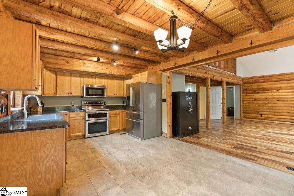 475 Cole Road Campobello, SC 29322 - Photo 12 of 48