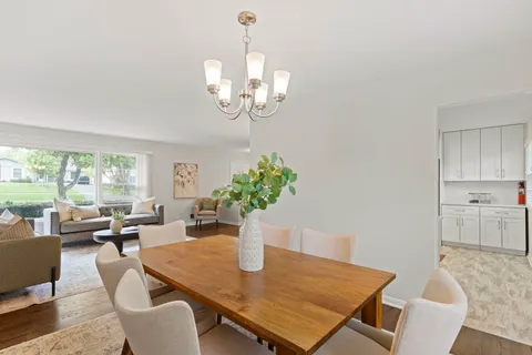 $649,000 | 221 West Sheridan Place, Lake Bluff, IL 60044
