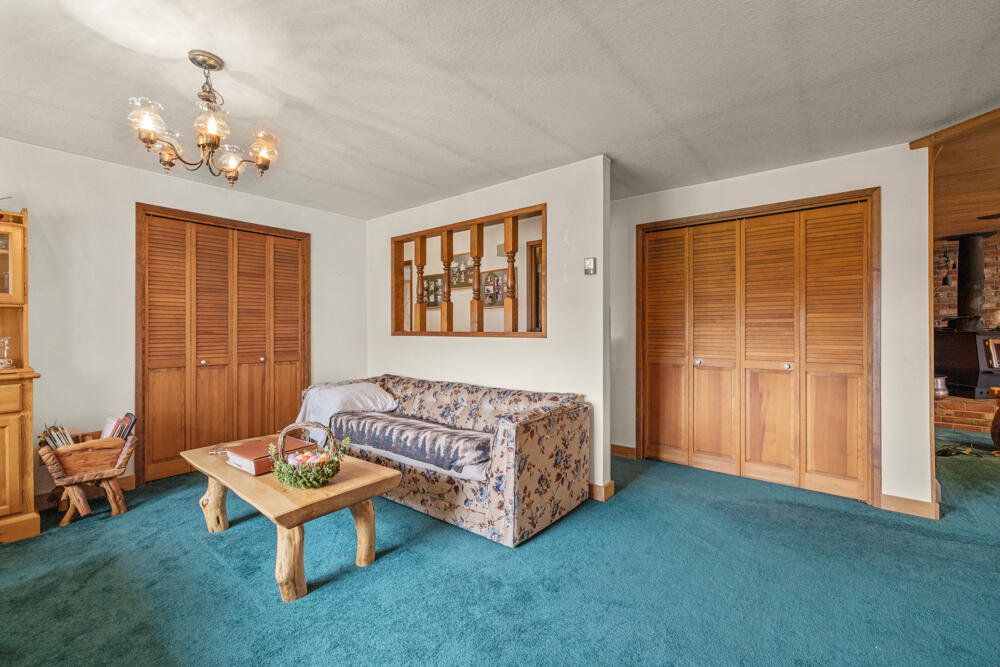 47477 Gerber Road Bonanza, OR 97623 - Photo 53 of 63 a spacious bedroom with a bed and a window