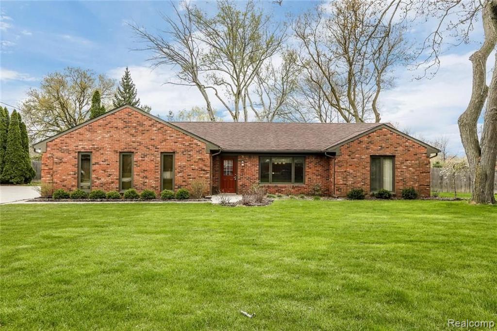 864 Creston Road Troy, MI 48085 - Photo 3 of 33