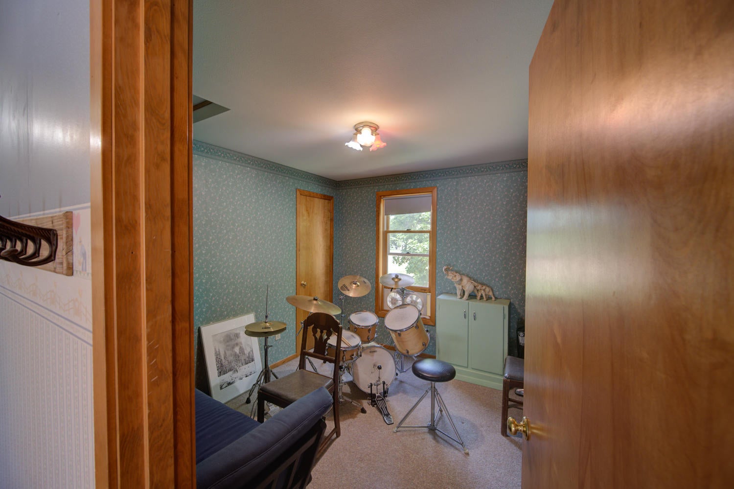 22245 Erickson Road Bend, OR 97701 - Photo 76 of 83 Music Room in Guest Suite