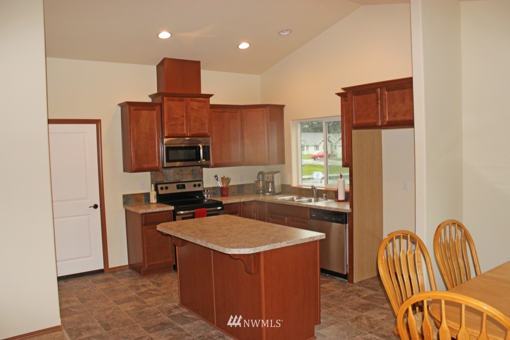 6338 199th Loop Southwest Rochester, WA 98579 - Photo 6 of 15