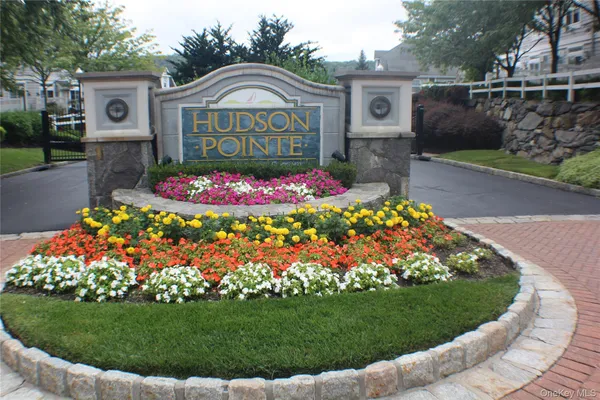 $479,000 | 303 Bridgeview Drive, Poughkeepsie, NY 12601