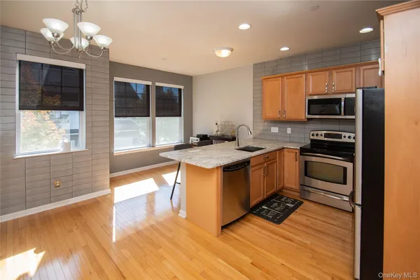 $479,000 | 303 Bridgeview Drive, Poughkeepsie, NY 12601